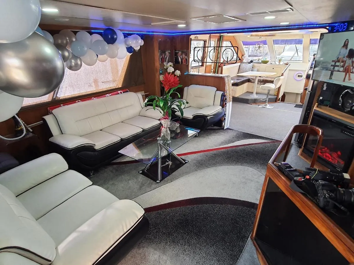 Romantic Condo @ Ocean 3-Deck Yacht New York