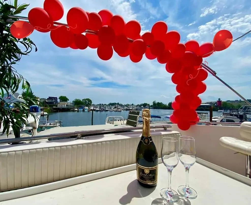 Romantic Condo @ Ocean 3-Deck Yacht New York 0*,