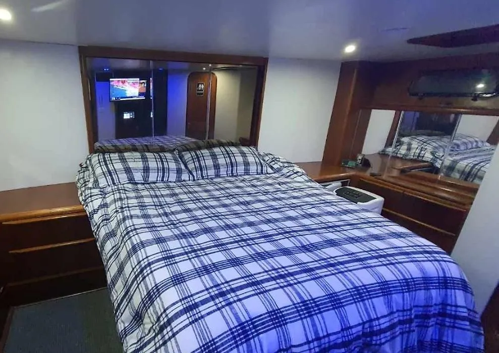 Romantic Condo @ Ocean 3-Deck Yacht New York Bateau-hôtel