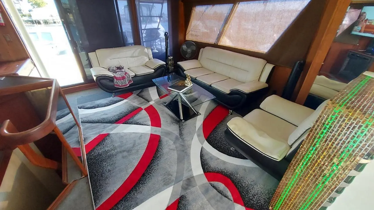 Bateau-hôtel Romantic Condo @ Ocean 3-Deck Yacht New York